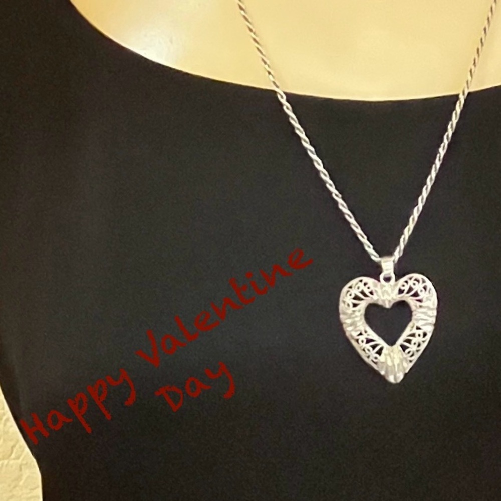 .925 Vintage Filigree Heart Pendant - Picture 3 of 7